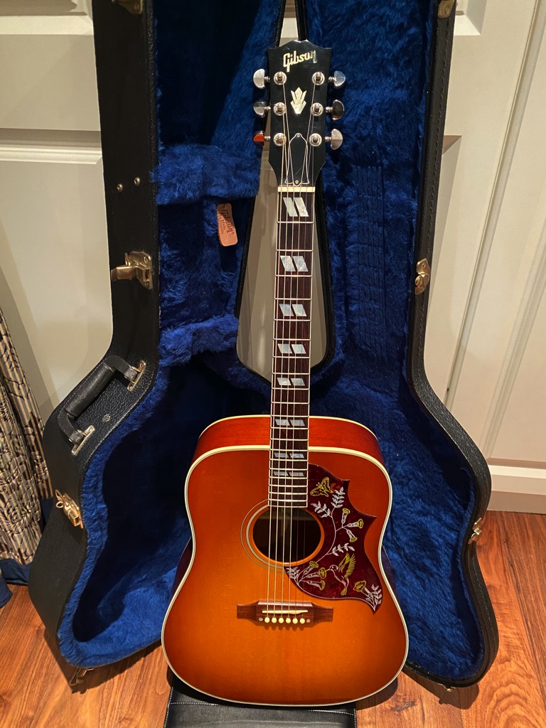 Gibson Hummingbird gallery view 8