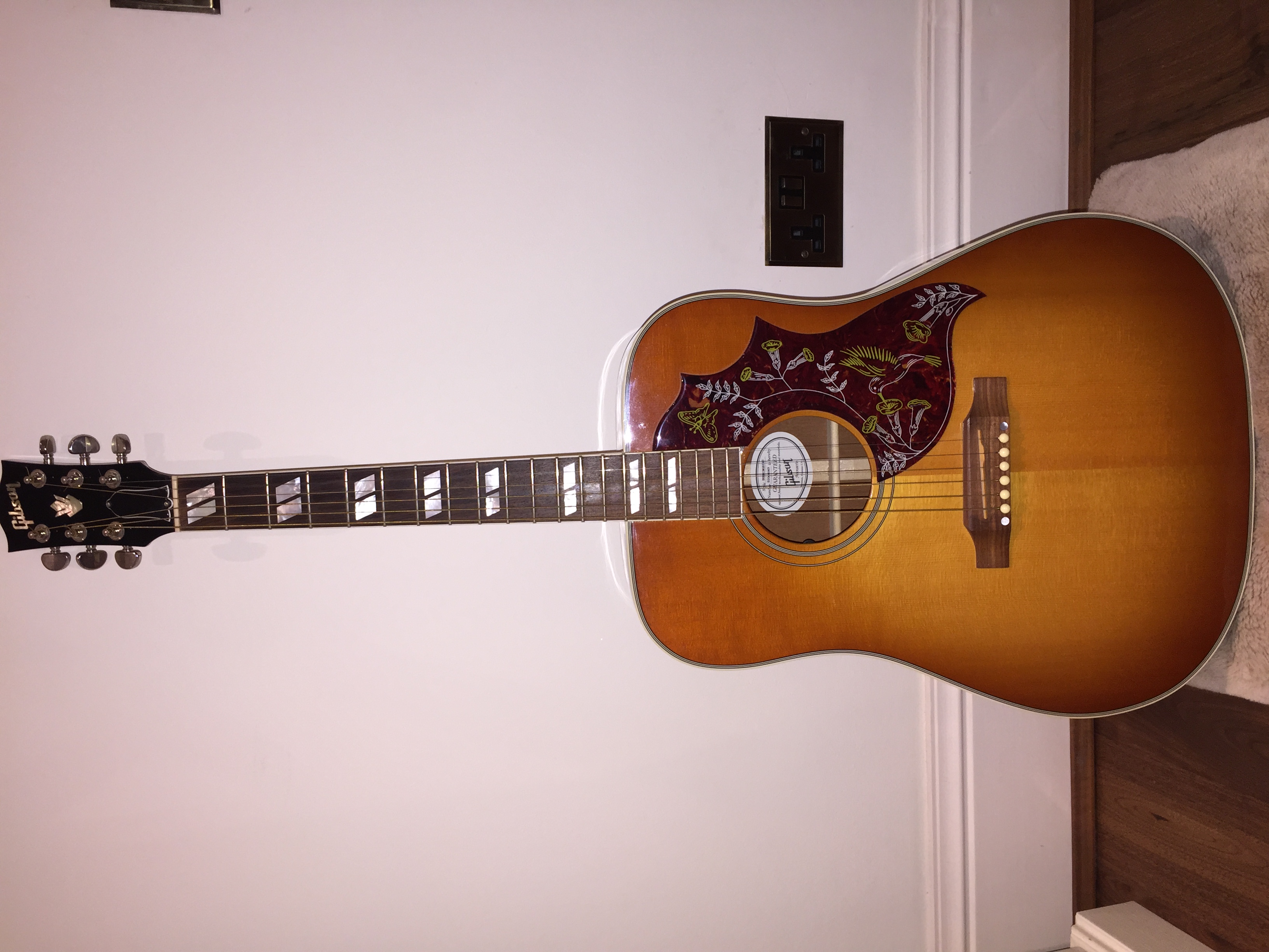 Gibson Hummingbird gallery view 3