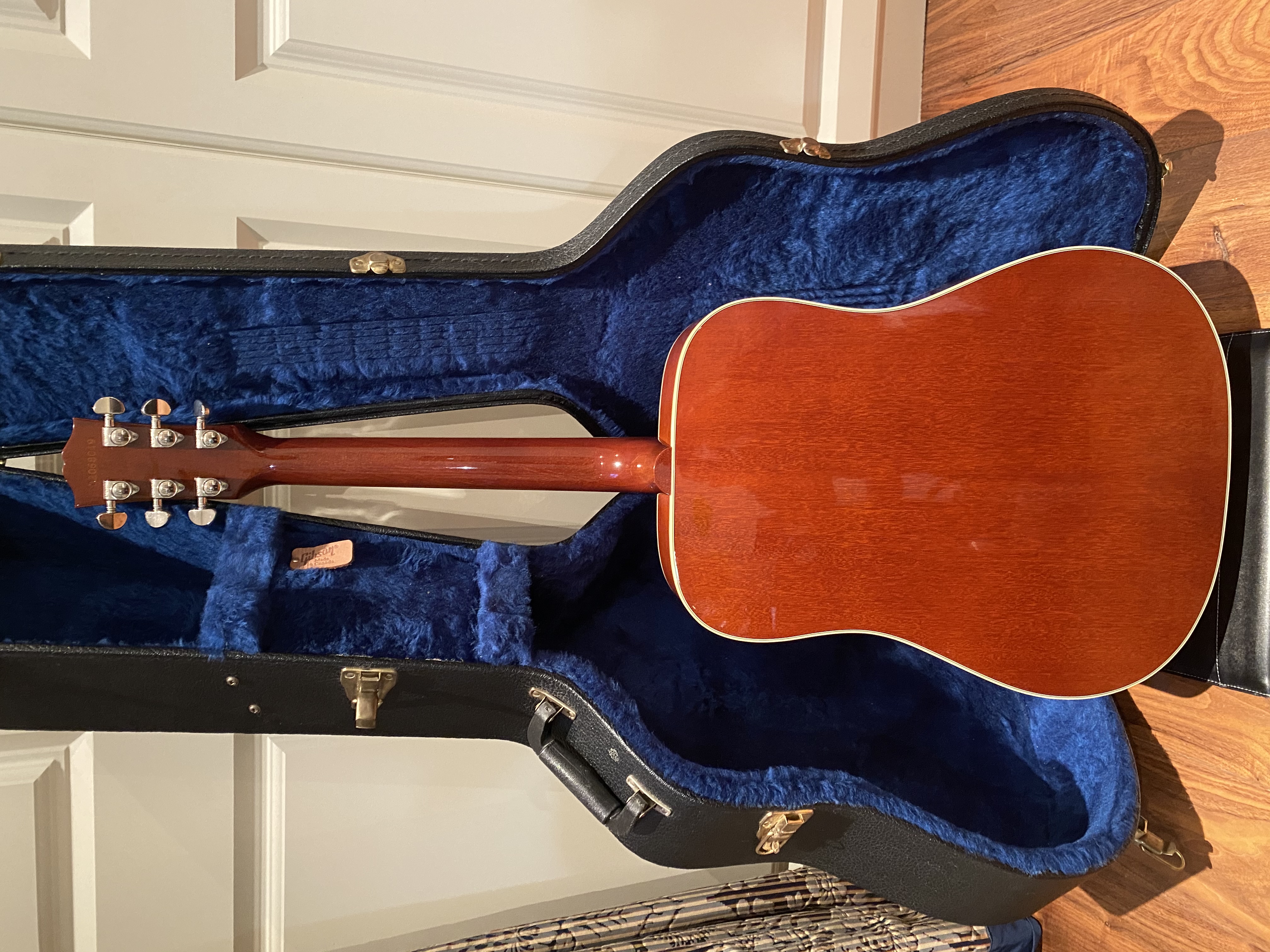 Gibson Hummingbird gallery view 4
