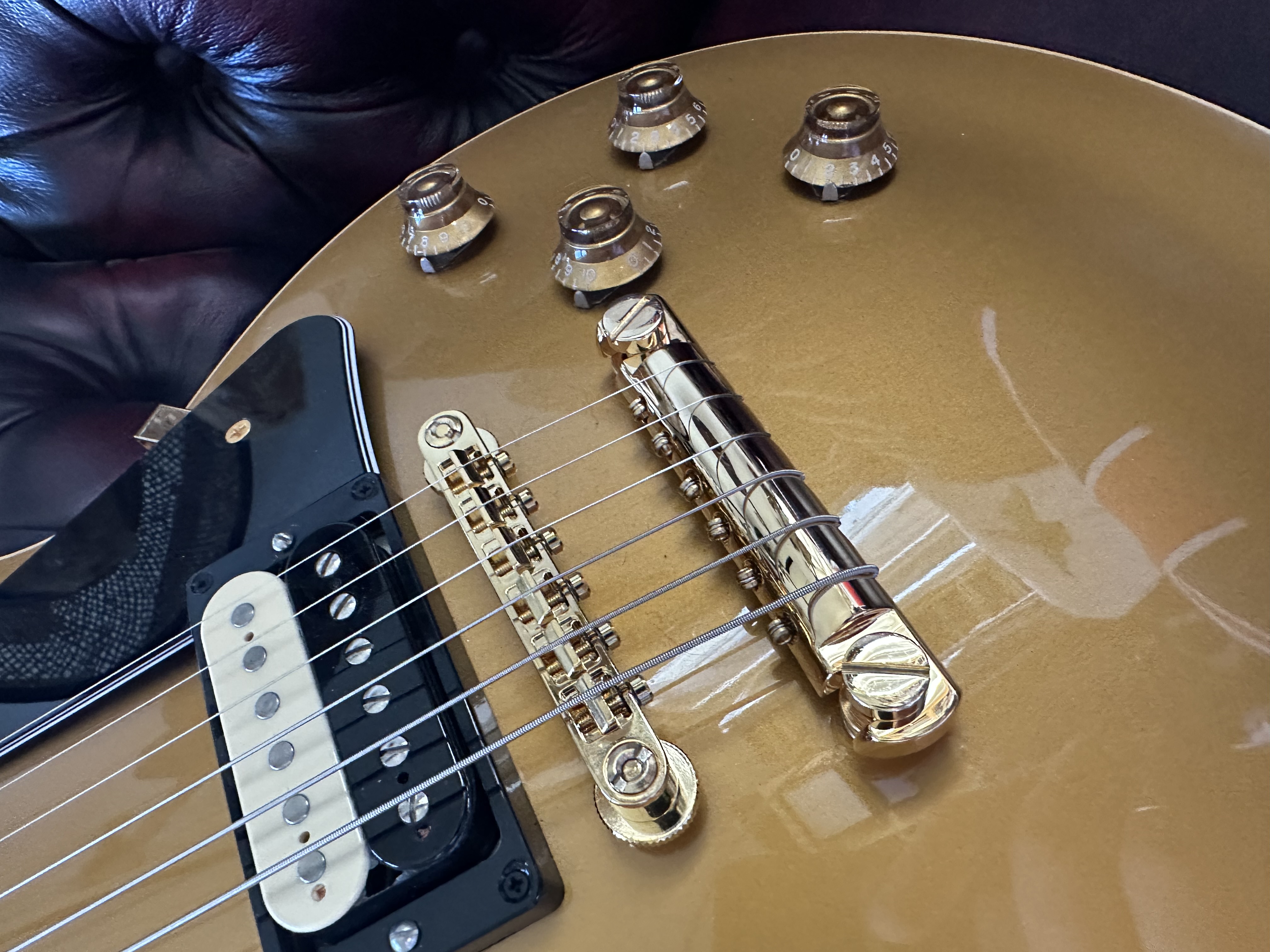 Gibson Les Paul Goldtop gallery view 3