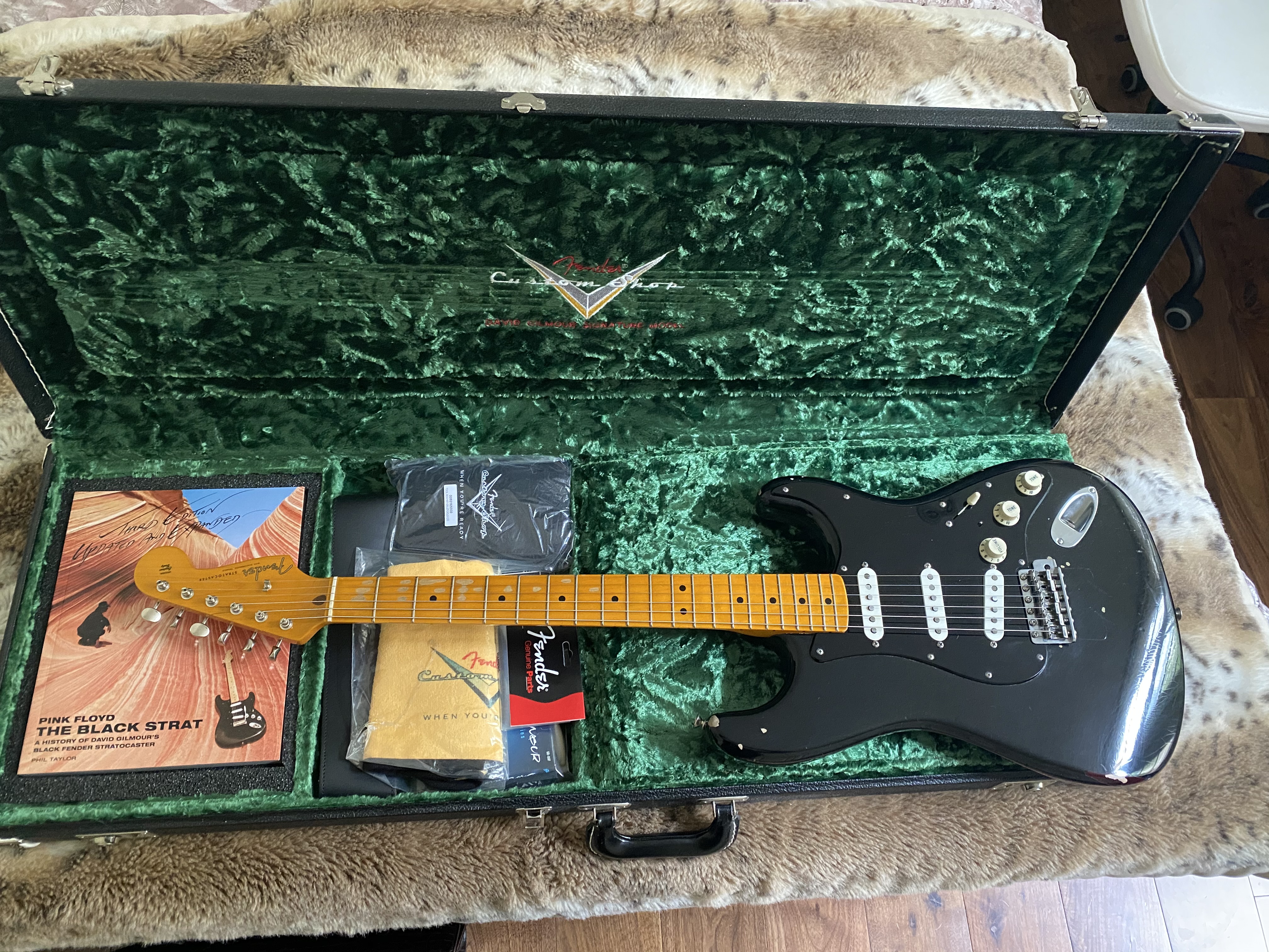 Fender Custom Shop Black Strat gallery view 2
