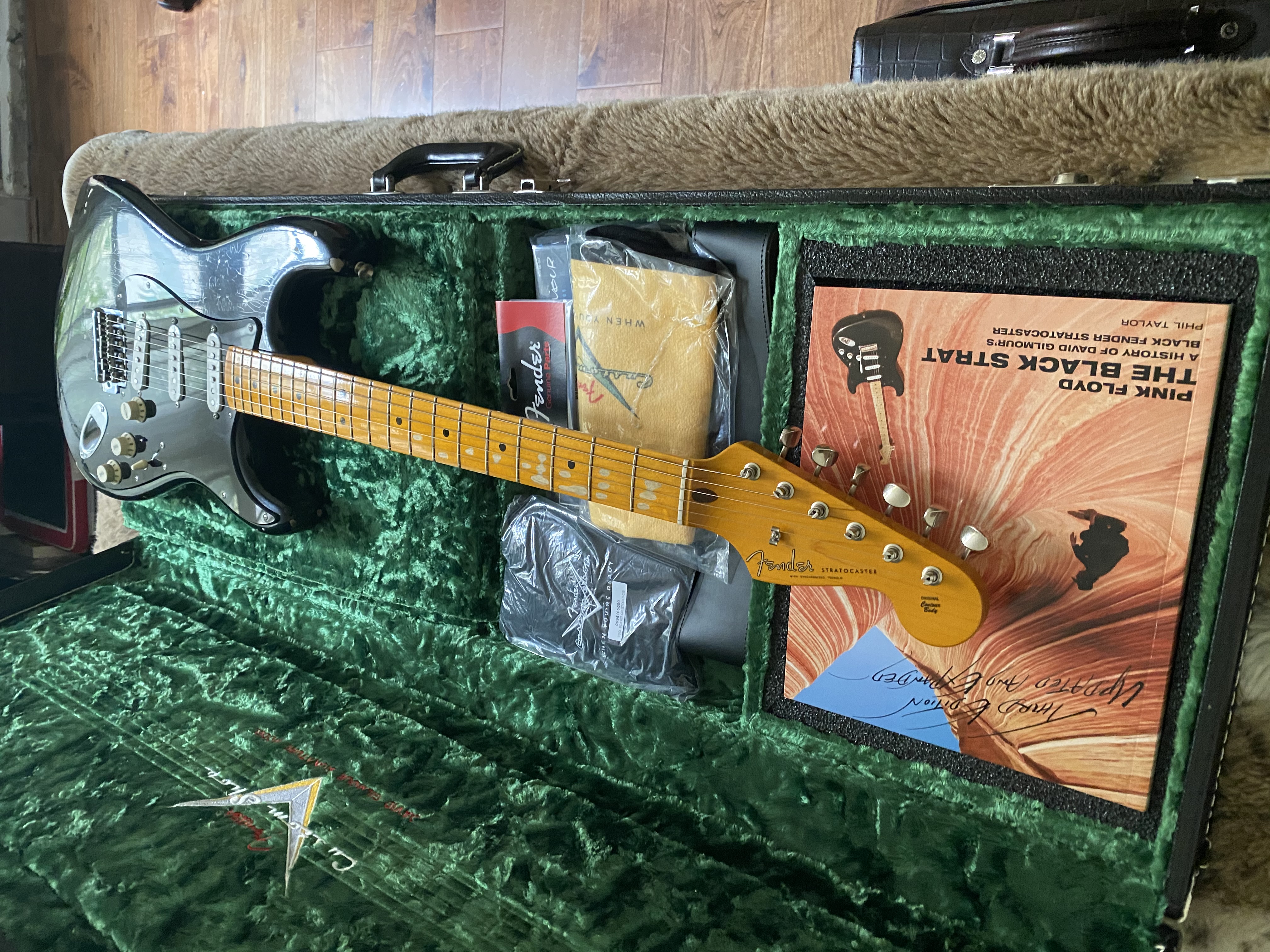 Fender Custom Shop Black Strat gallery view 3