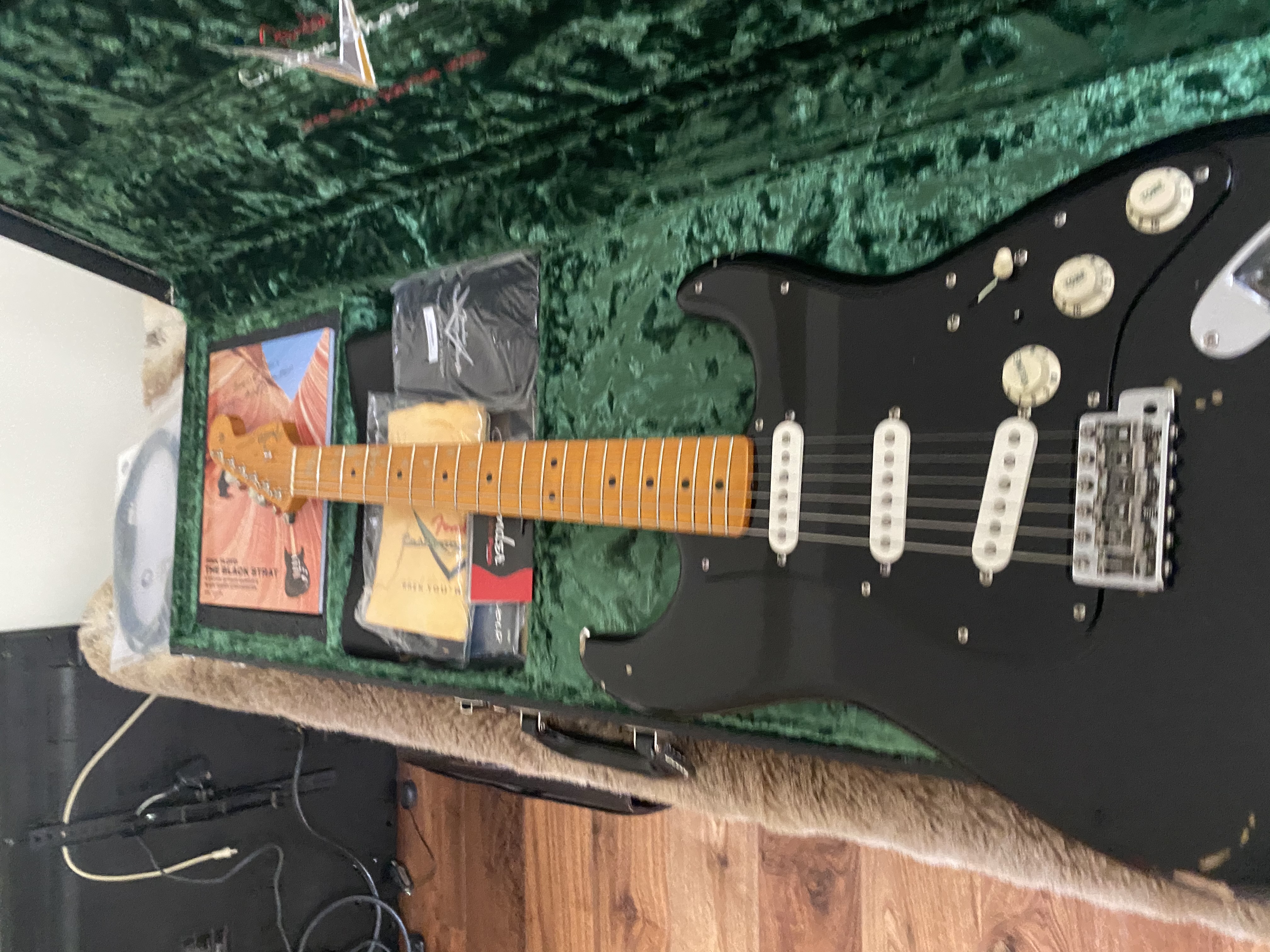 Fender Custom Shop Black Strat gallery view 4